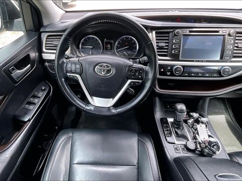 Used 2018 Toyota Highlander XLE image 6
