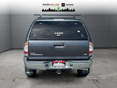 Used 2015 Toyota Tacoma 4x4 Double Cab w/ TRD Off-Road Package image 4