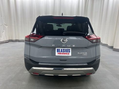 Used 2021 Nissan Rogue Platinum image 5