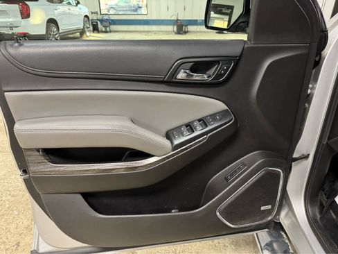 Used 2019 Chevrolet Suburban LT w/ LT Signature Package image 17