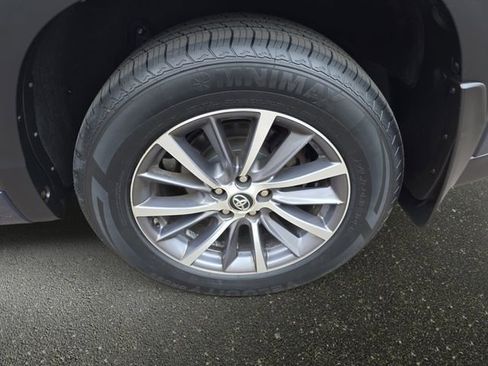 Used 2018 Toyota Highlander XLE AWD/4WD image 37