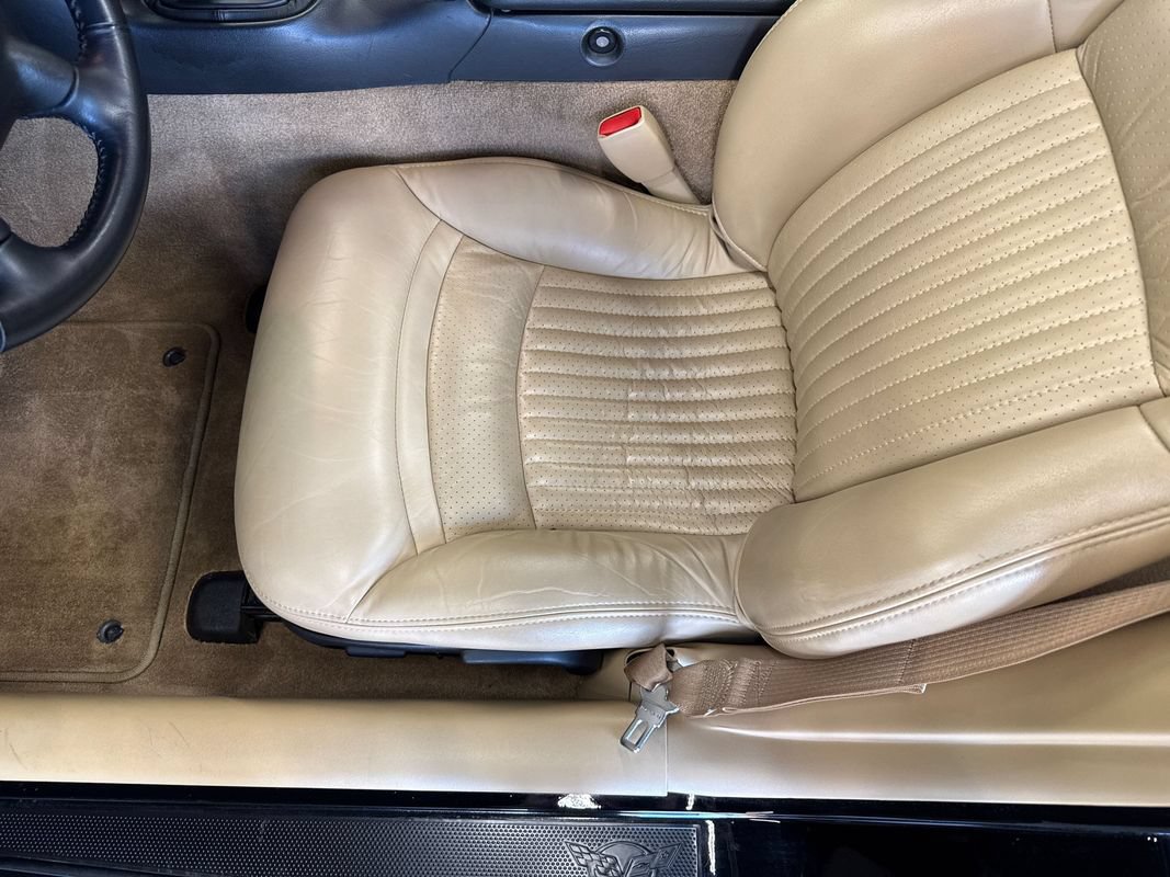 Used 2002 Chevrolet Corvette Convertible w/ Preferred Equipment Group2 RWD image 36