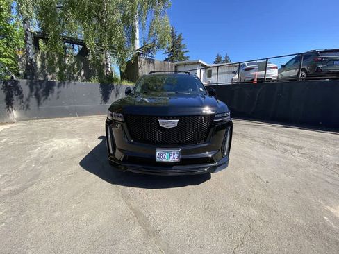 Certified 2024 Cadillac Escalade ESV V w/ LPO, ONYX Package AWD/4WD image 9