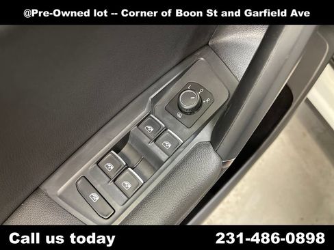 Used 2020 Volkswagen Tiguan SE w/ Panoramic Sunroof Package AWD/4WD image 16
