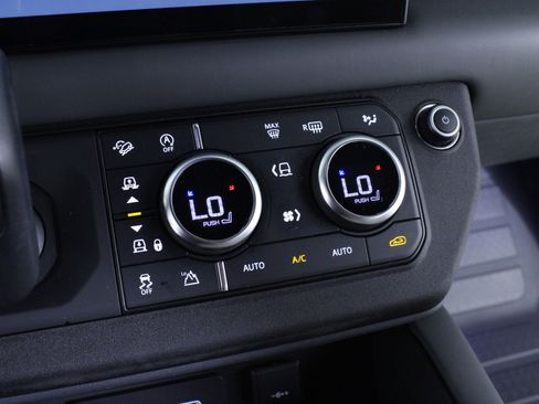 Used 2023 Land Rover Defender 130 X-Dynamic SE image 27