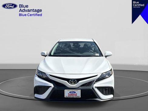 Used 2024 Toyota Camry SE FWD image 3