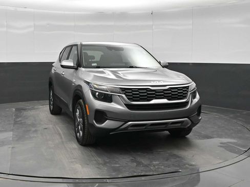 Used 2022 Kia Seltos LX AWD/4WD image 2