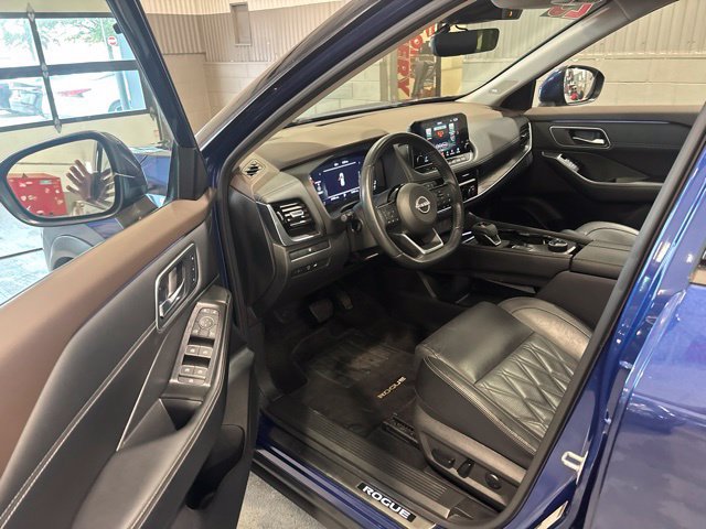 Certified 2023 Nissan Rogue Platinum AWD/4WD image 11