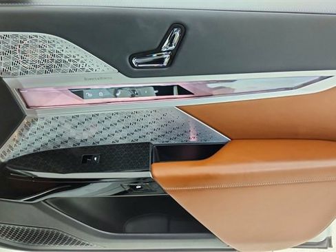 Used 2023 BMW i7 xDrive60 image 24