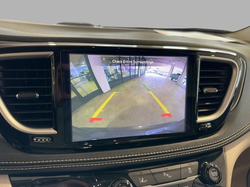 Used 2023 Chrysler Pacifica Touring-L image 27