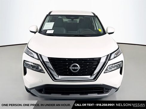 Used 2023 Nissan Rogue SV FWD image 2