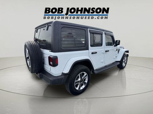 Used 2018 Jeep Wrangler Unlimited Sahara w/ Dual Top Group AWD/4WD image 3