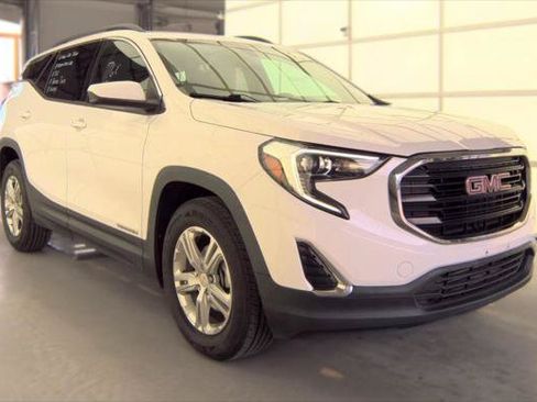 Used 2018 GMC Terrain SLE w/ Driver Convenience Package FWD image 4