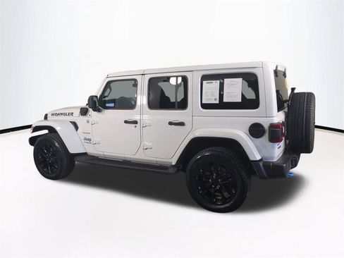 Used 2022 Jeep Wrangler Unlimited Sahara image 7