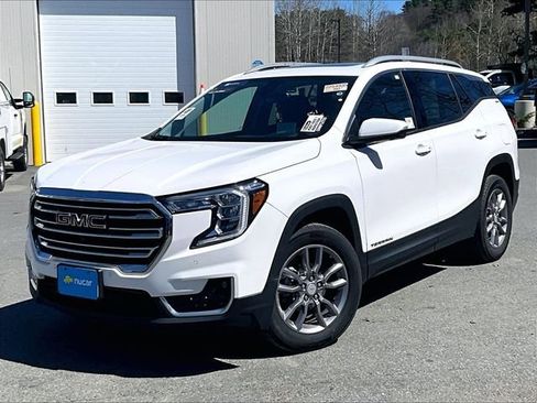 Used 2022 GMC Terrain SLT w/ Infotainment Package II image 3