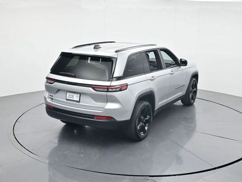 Used 2024 Jeep Grand Cherokee Altitude image 37