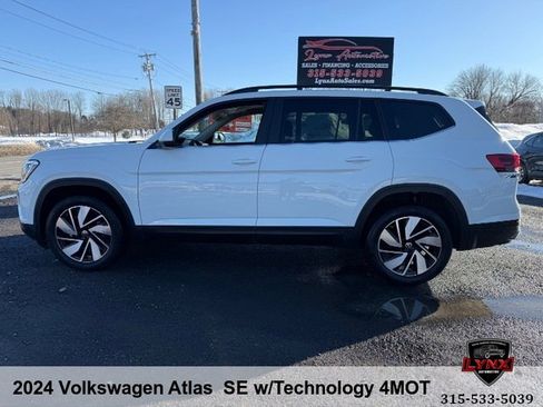 Used 2024 Volkswagen Atlas SE image 2
