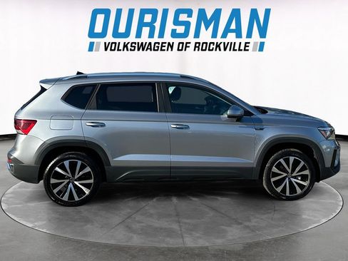 Used 2024 Volkswagen Taos SE image 7