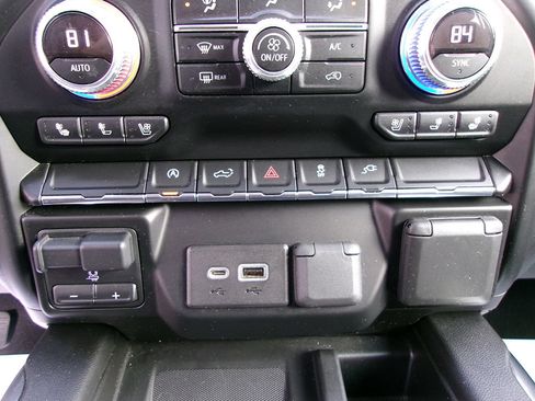 Used 2019 GMC Sierra 1500 SLT w/ SLT Premium Package AWD/4WD image 17