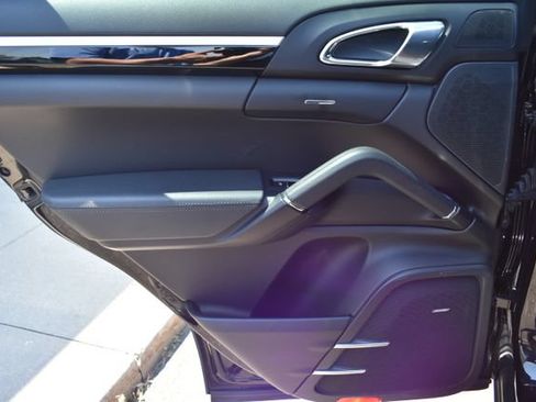 Used 2017 Porsche Cayenne Platinum Edition AWD/4WD image 38