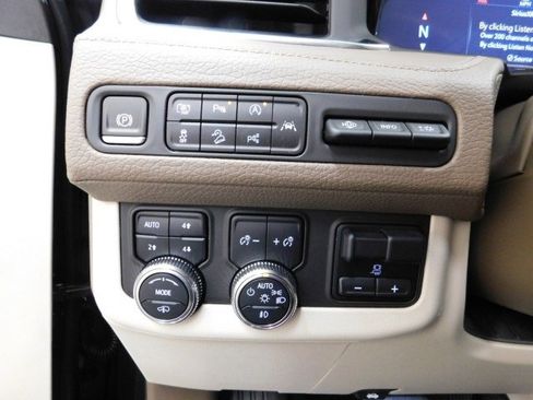 Used 2024 GMC Yukon Denali w/ Advanced Technology Package image 23