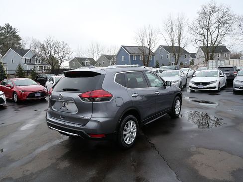 Used 2017 Nissan Rogue SV w/ SV Premium Package image 6