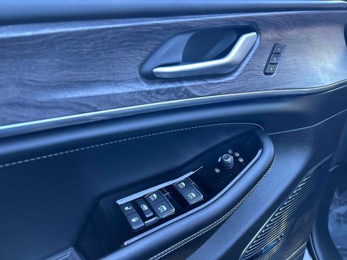 Used 2023 Jeep Grand Cherokee Overland image 22