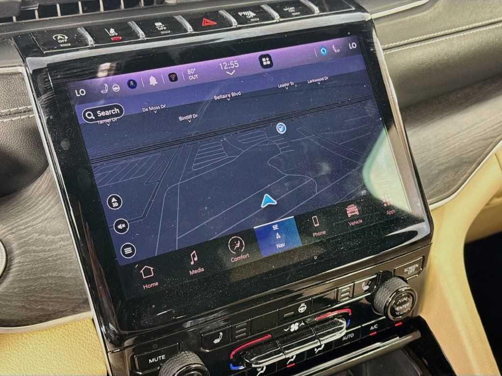 Used 2023 Jeep Grand Cherokee Limited RWD image 15