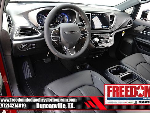 New 2027 Chrysler Pacifica Select FWD image 10