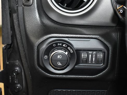 Used 2022 Jeep Gladiator Sport AWD/4WD image 15