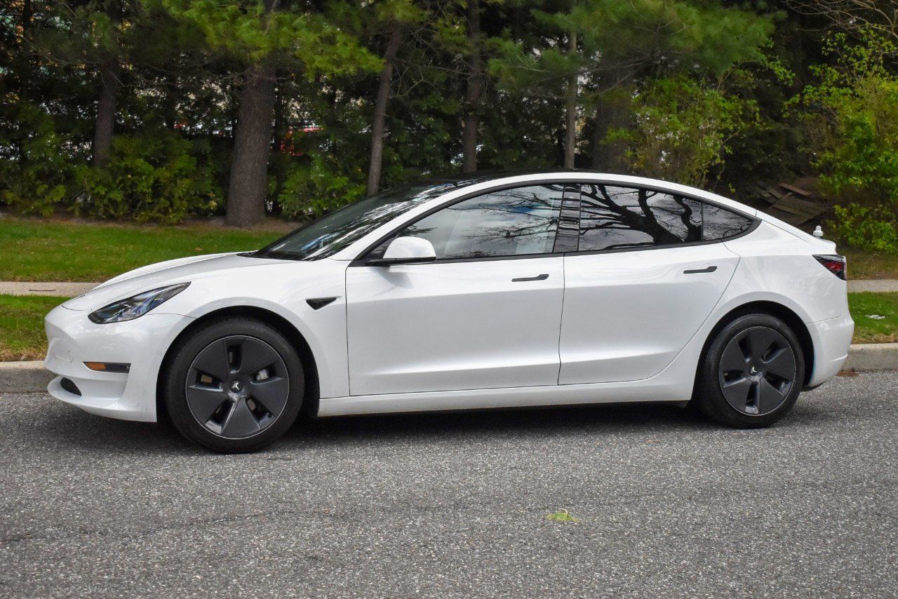 Used 2023 Tesla Model 3 Standard Range RWD image 3