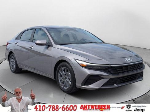 Used 2024 Hyundai Elantra SEL FWD image 1