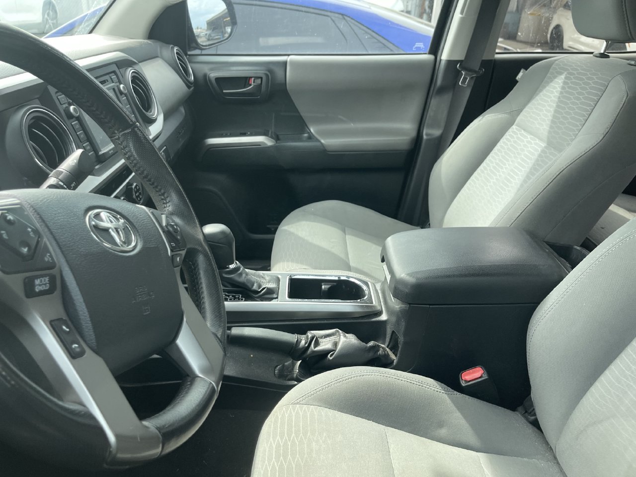 Used 2016 Toyota Tacoma SR5 w/ SR5 Appearance Package (SN) RWD image 9