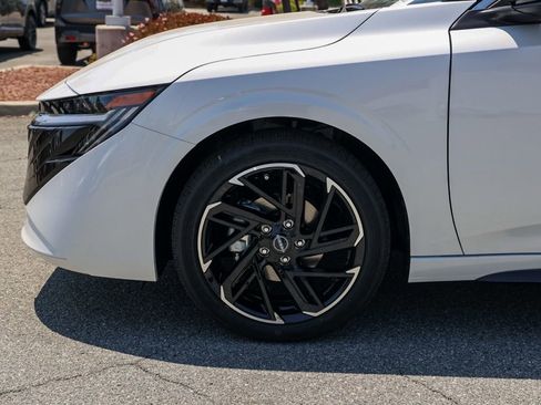 New 2026 Nissan Sentra SR FWD image 11