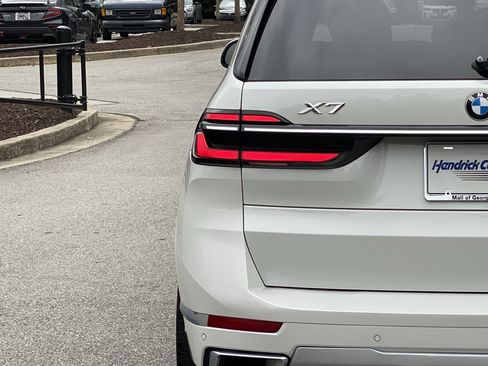 Used 2024 BMW X7 xDrive40i w/ Premium Package image 22