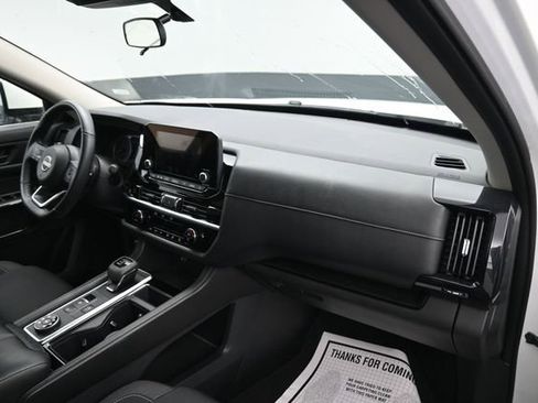 Used 2025 Nissan Pathfinder SV AWD/4WD image 11