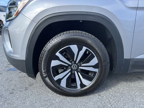 Used 2024 Volkswagen Atlas SE AWD/4WD image 12