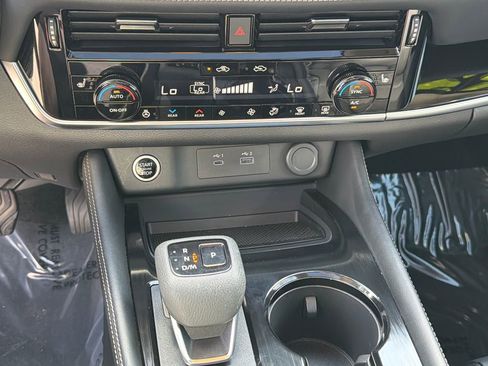 Used 2023 Nissan Rogue SL w/ SL Premium Package image 29