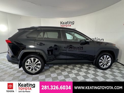 Certified 2020 Toyota RAV4 XLE Premium FWD image 5