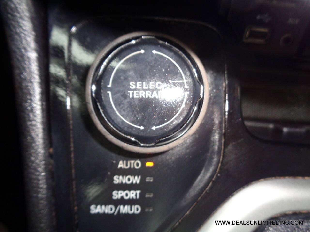 Used 2017 Jeep Cherokee Limited AWD/4WD image 12