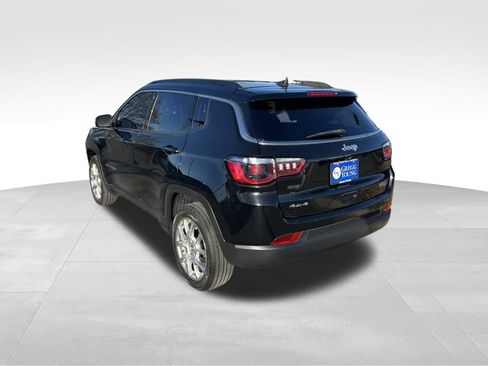 Used 2022 Jeep Compass Latitude image 4