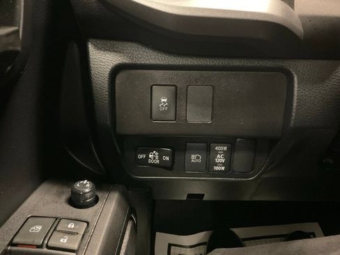 Used 2020 Toyota Tacoma TRD Off-Road w/ TRD Premium Off Road Package AWD/4WD image 15