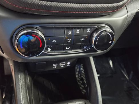 Used 2022 Chevrolet TrailBlazer RS FWD image 22