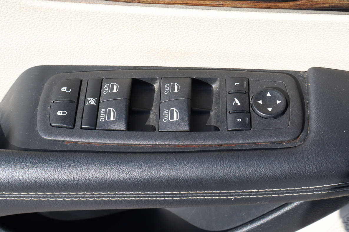 Used 2024 Chrysler Pacifica Limited FWD image 14