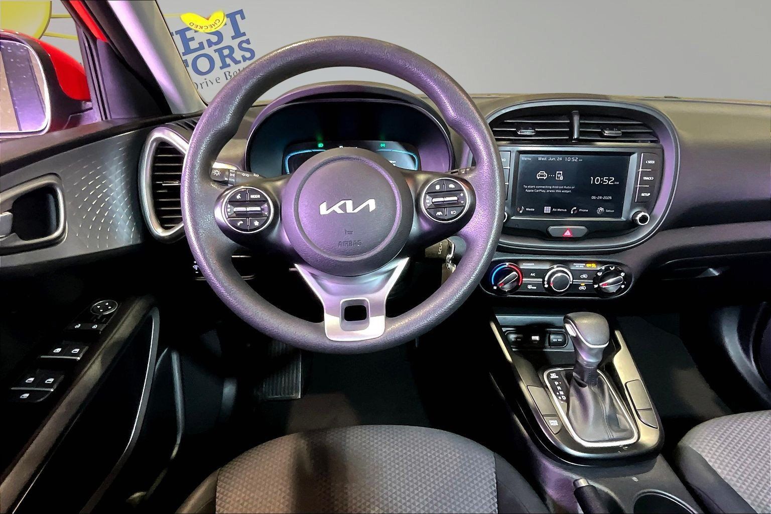 Used 2025 Kia Soul LX w/ LX Technology Package FWD image 9