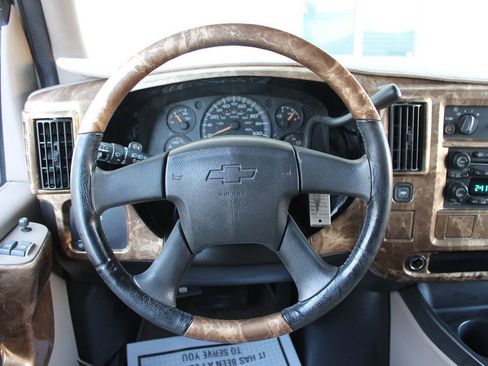 Used 2006 Chevrolet Express 1500 RWD image 51