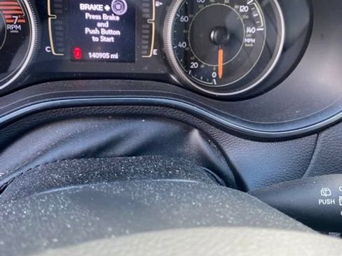 Used 2019 Jeep Cherokee Latitude Plus AWD/4WD image 13