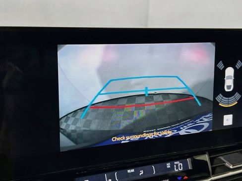 Certified 2025 Toyota Sienna XLE FWD image 12