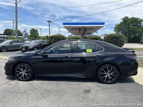 Used 2024 Toyota Camry SE w/ Cold Weather Package FWD image 8