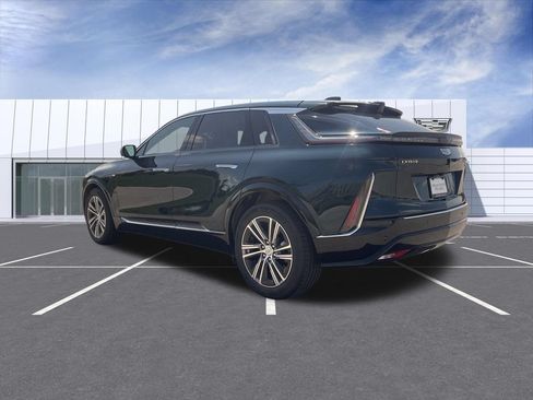 Certified 2024 Cadillac Lyriq Luxury AWD/4WD image 6